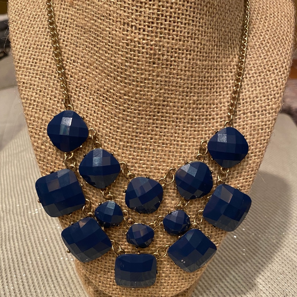 CHUNKY BLUE NECKLACE